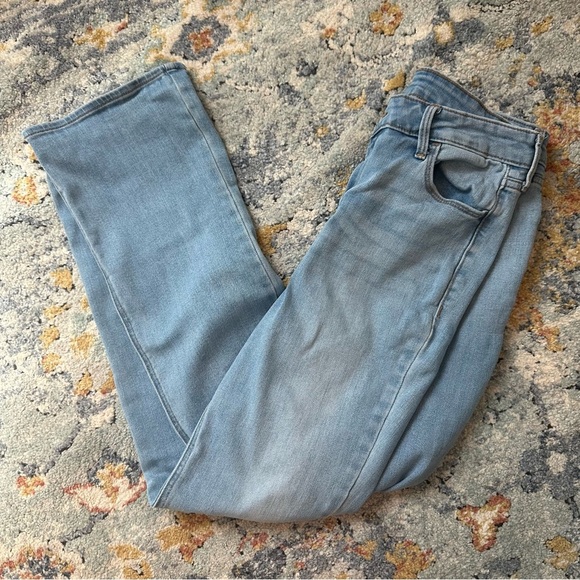 Old Navy Santa Catarina Mid-Rise Bootcut Jeans Size 6 - Picture 1 of 4